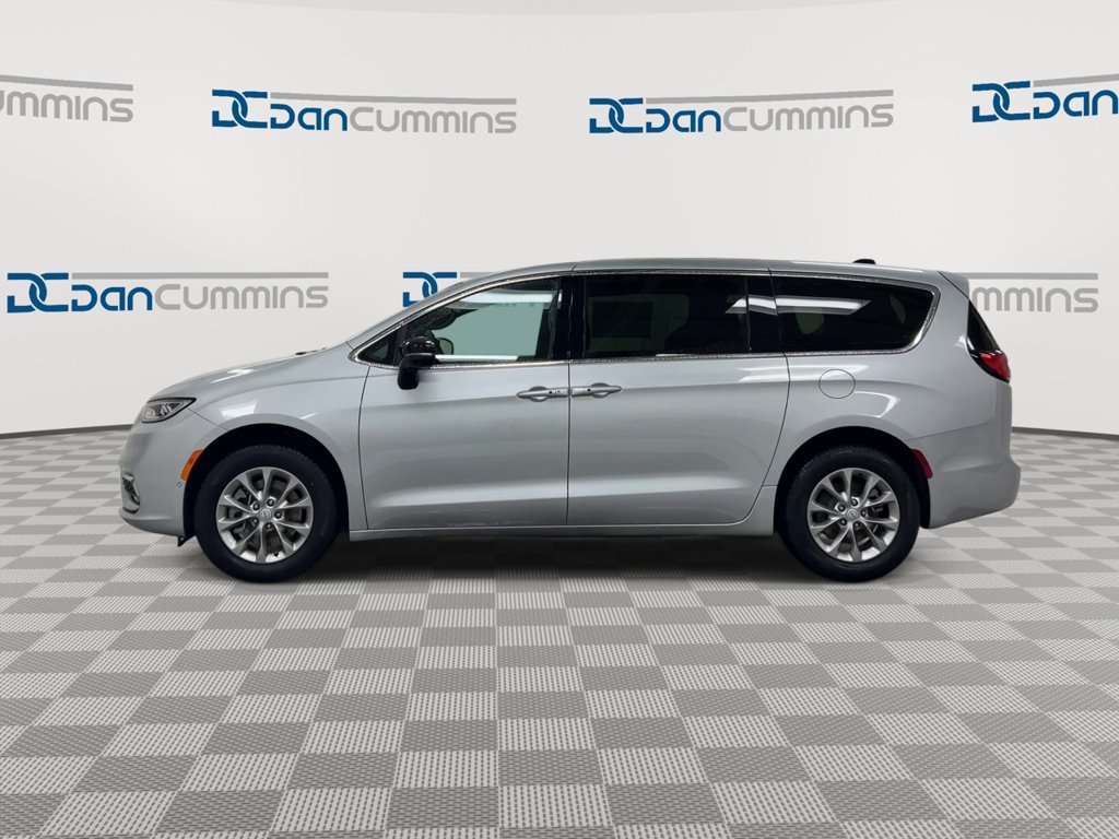 New 2026 Chrysler Pacifica Select AWD/4WD image 5