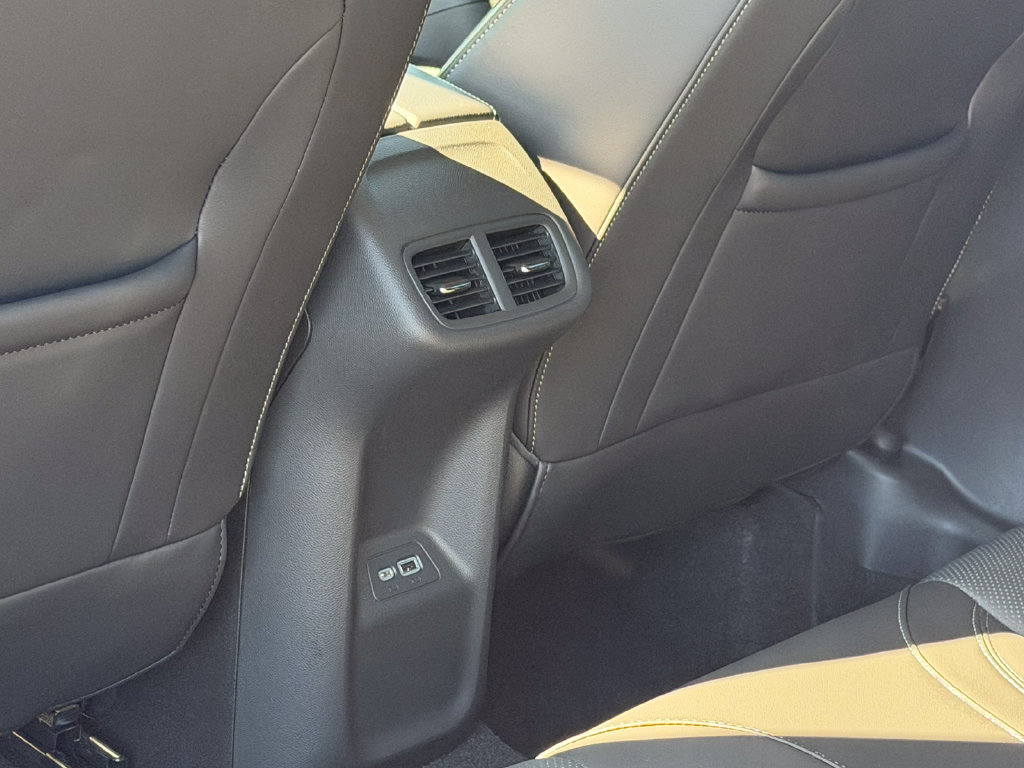 Used 2023 Buick Envision Essence AWD/4WD image 32