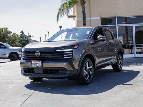 Used 2025 Nissan Kicks SV FWD image 8