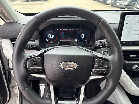 Used 2025 Ford Explorer Platinum w/ Ultimate Package AWD/4WD image 17