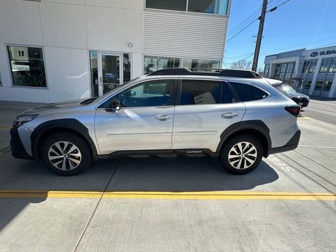 Used 2025 Subaru Outback Premium image 4