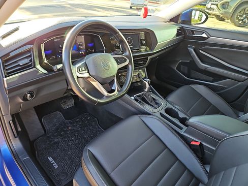 Certified 2022 Volkswagen Jetta SE w/ Panoramic Sunroof Package image 10
