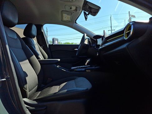 Used 2025 Chevrolet Trax LT FWD image 12