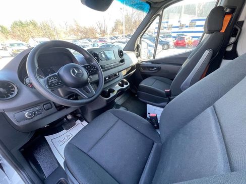 Used 2023 Mercedes-Benz Sprinter 2500 image 12