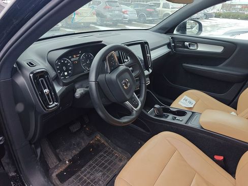 Used 2019 Volvo XC40 T5 Momentum image 7