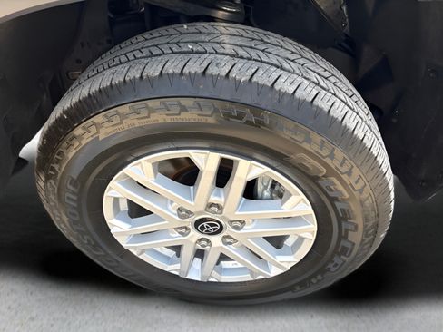 Used 2023 Toyota Tundra SR5 w/ SR5 Convenience Package AWD/4WD image 9