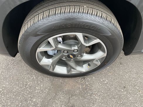 Used 2025 Chevrolet Trax LT image 30