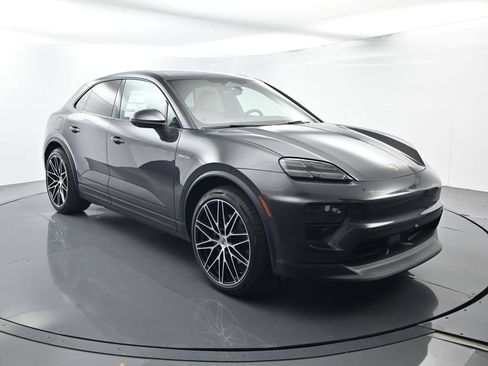 Used 2026 Porsche Macan Electric RWD image 17