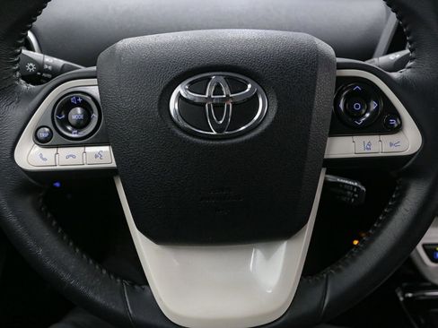 Used 2017 Toyota Prius Prime Premium image 31
