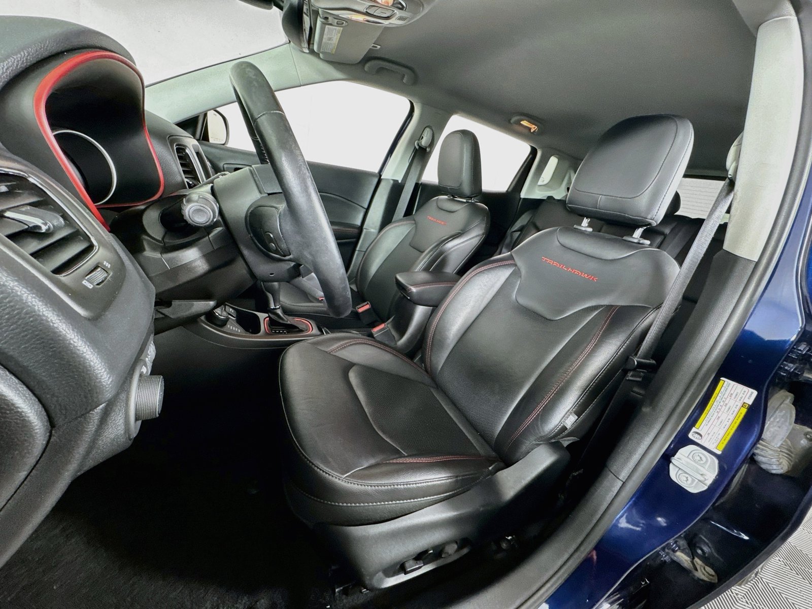 Used 2019 Jeep Compass Trailhawk w/ Leather Interior Group AWD/4WD image 12