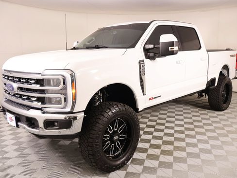 Used 2023 Ford F250 Lariat w/ Lariat Ultimate Package AWD/4WD image 11