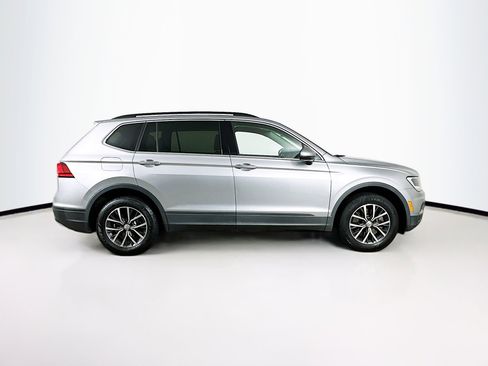 Used 2019 Volkswagen Tiguan SE w/ Panoramic Sunroof Package image 10