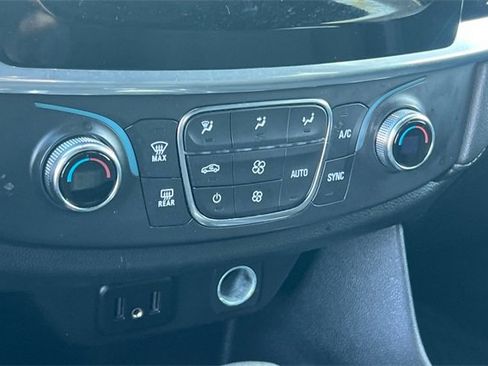 Used 2023 Chevrolet Traverse LT image 27