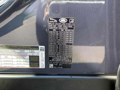 New 2026 Land Rover Range Rover Long Wheelbase SE AWD/4WD image 18