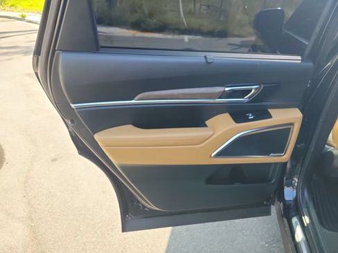 Used 2022 Kia Telluride SX w/ Towing Package FWD image 15