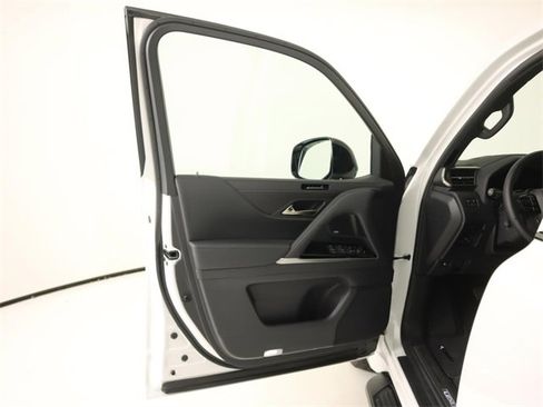 New 2026 Lexus LX 700h Luxury image 10