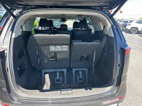 Used 2023 Kia Carnival EX FWD image 17