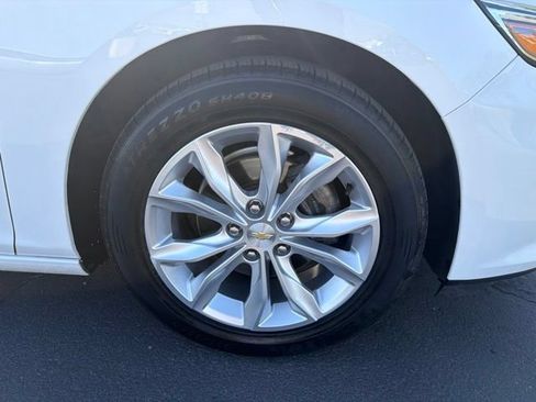 Used 2022 Chevrolet Malibu LT FWD image 9
