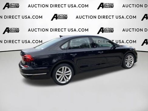 Used 2019 Volkswagen Passat 2.0T Wolfsburg image 5