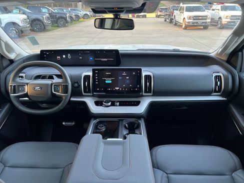 New 2025 Ford Expedition Active image 13