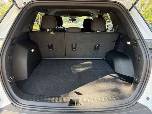 Used 2025 Chevrolet Equinox LT image 24