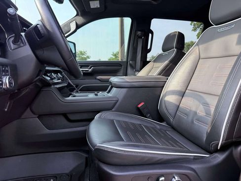 Used 2025 GMC Sierra 2500 AT4X AWD/4WD image 16