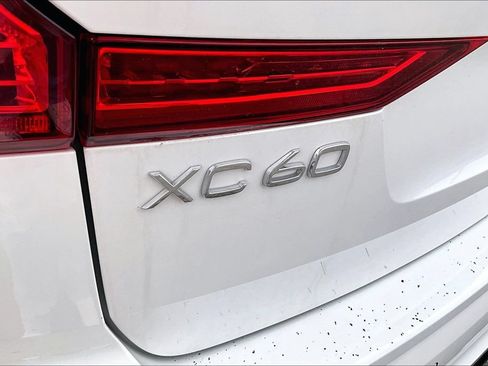 Used 2025 Volvo XC60 B5 Plus AWD/4WD image 6