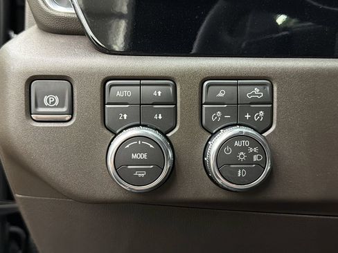 Used 2026 GMC Sierra 1500 SLT w/ SLT Premium Plus Package AWD/4WD image 31