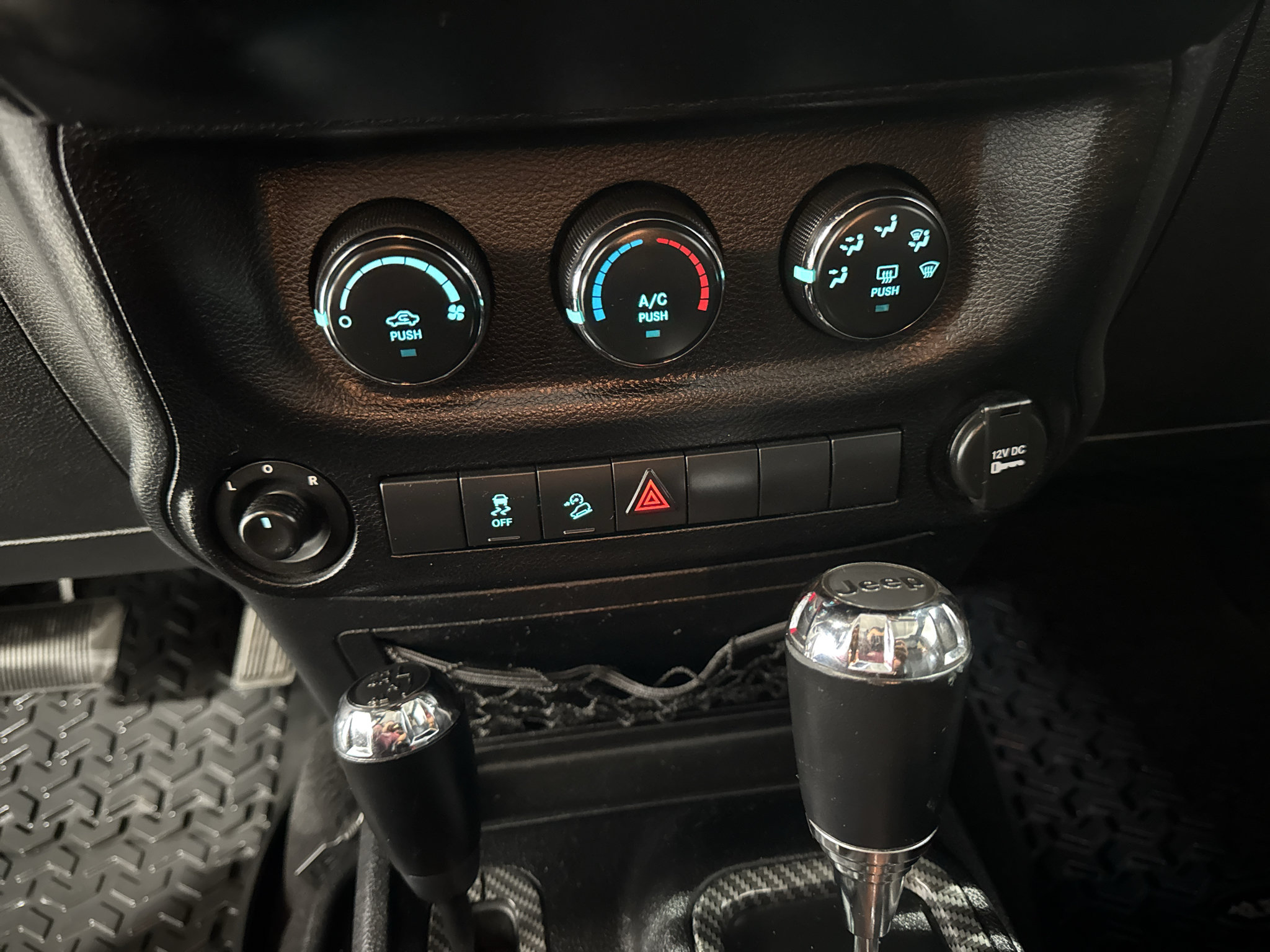 Used 2012 Jeep Wrangler Unlimited Sport AWD/4WD image 34