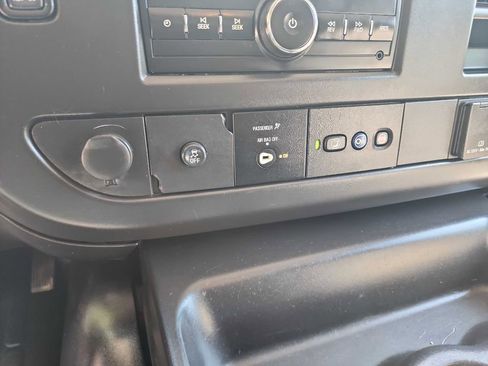 Used 2018 Chevrolet Express 2500 w/ Driver Convenience Package image 23