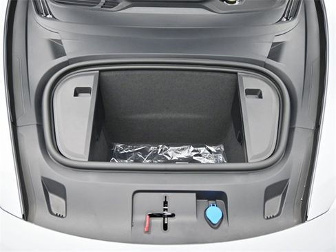 Used 2025 Porsche Taycan GTS image 25