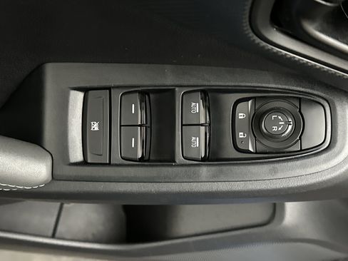 Used 2024 Subaru Crosstrek 2.0i Premium image 17
