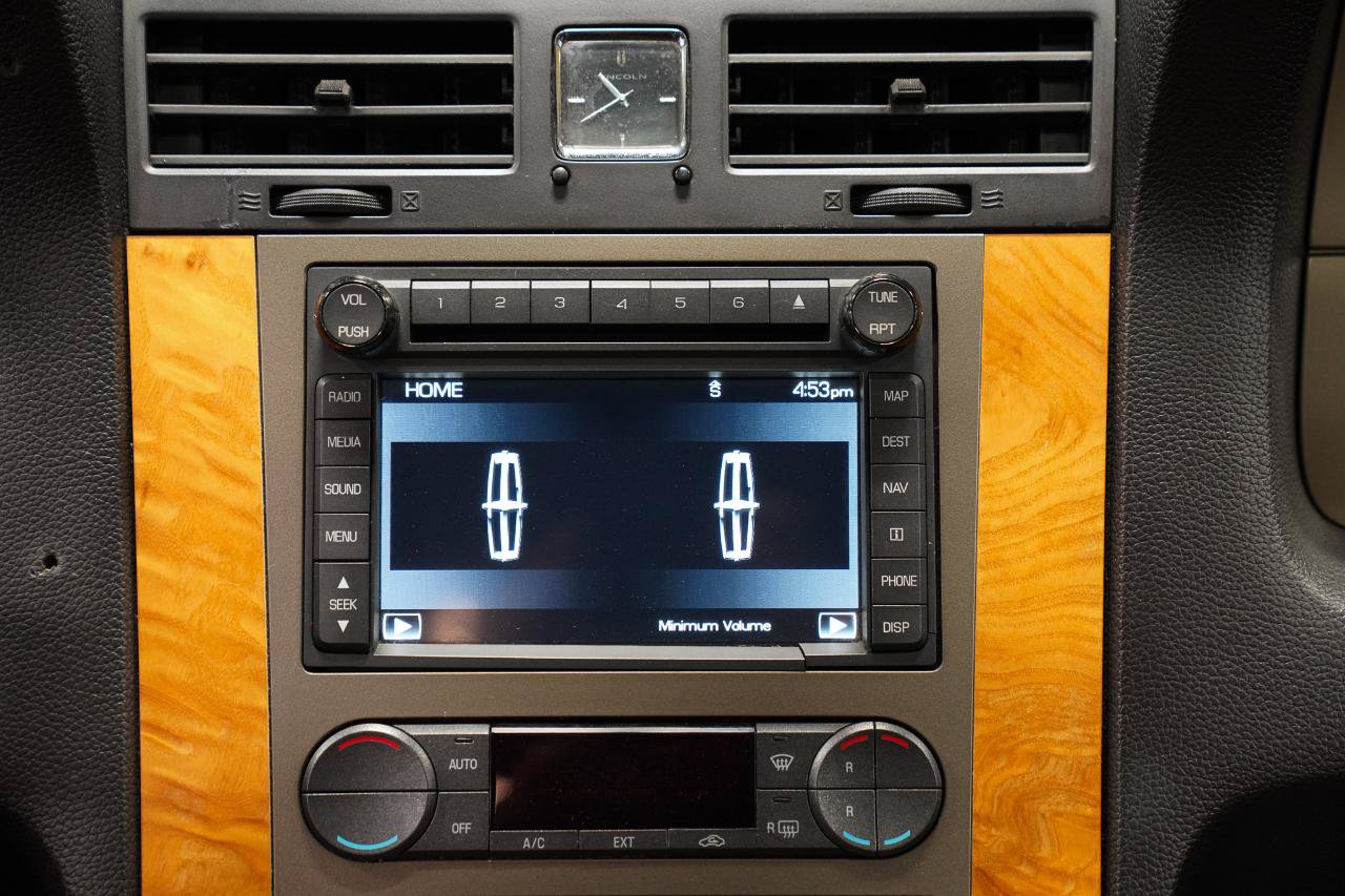 Used 2012 Lincoln Navigator 4WD image 35