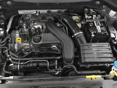 Used 2023 Volkswagen Taos SE w/ Panoramic Sunroof Package image 15