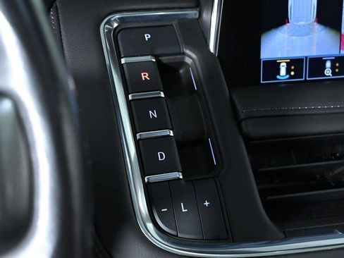 Used 2021 Chevrolet Tahoe Z71 w/ Luxury Package image 22