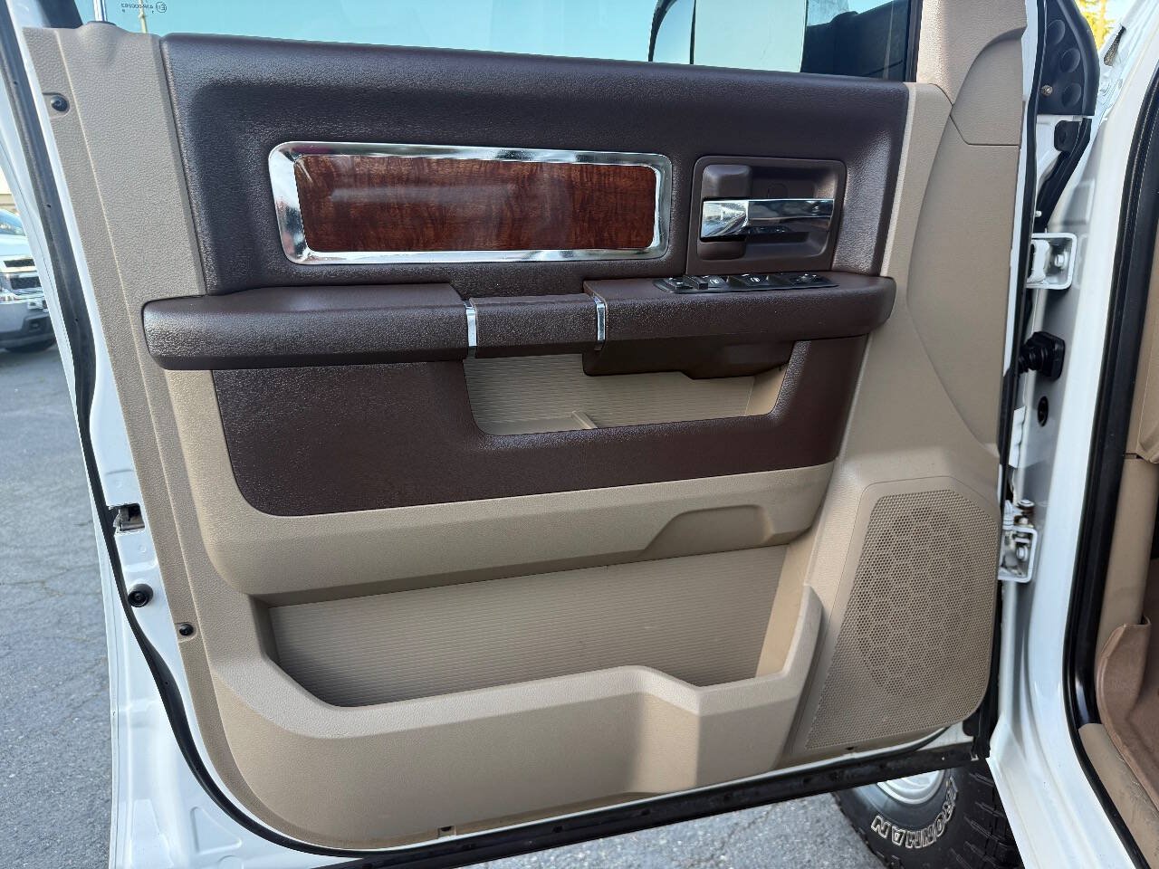 Used 2011 RAM 1500 Laramie w/ Protection Group AWD/4WD image 10