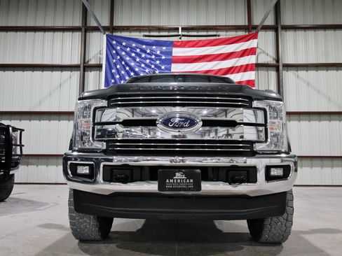 Used 2019 Ford F250 Lariat w/ Lariat Ultimate Package AWD/4WD image 2