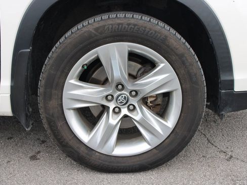 Used 2019 Toyota Highlander Limited image 38