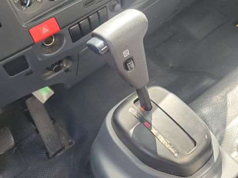 Used 2023 Isuzu NPR image 18