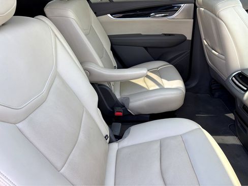 Used 2022 Cadillac XT6 Premium Luxury AWD/4WD image 12
