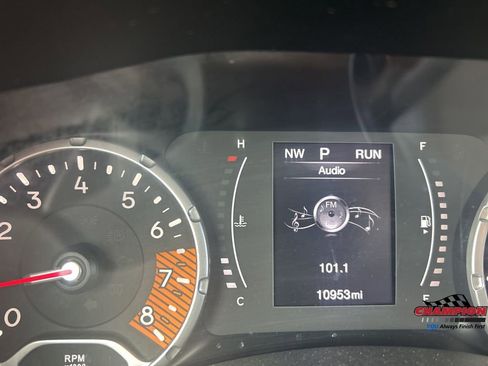 Used 2023 Jeep Renegade Latitude AWD/4WD image 15