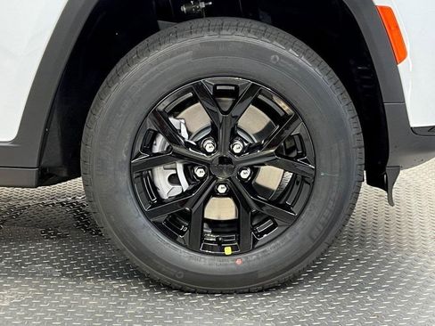 New 2025 Jeep Grand Cherokee L Altitude image 6