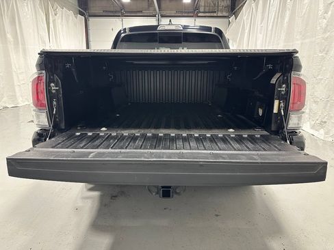 Used 2021 Toyota Tacoma TRD Off-Road w/ Technology Package AWD/4WD image 46