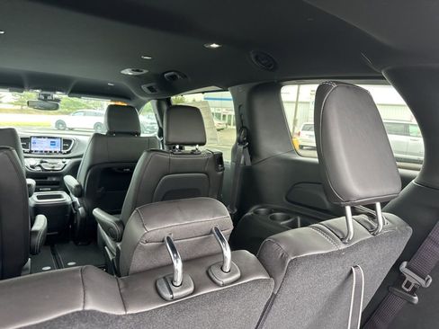 New 2026 Chrysler Pacifica Select image 13