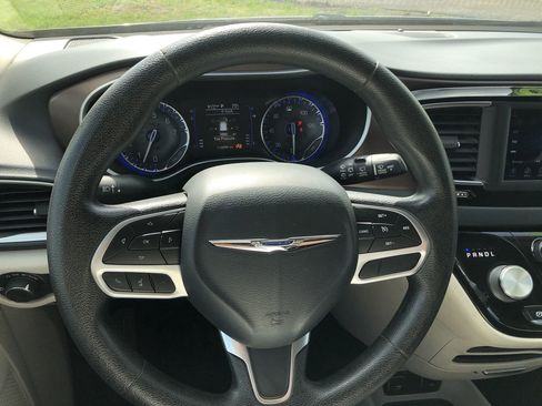 Used 2020 Chrysler Voyager Lxi image 25