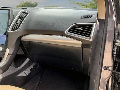 Certified 2022 Ford Edge SEL image 16