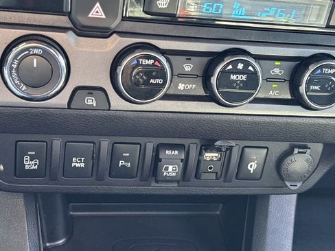 Used 2018 Toyota Tacoma TRD Sport image 35