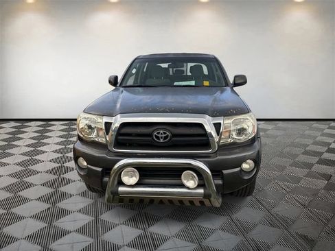 Used 2010 Toyota Tacoma PreRunner w/ SR5 Pkg #2 RWD image 2
