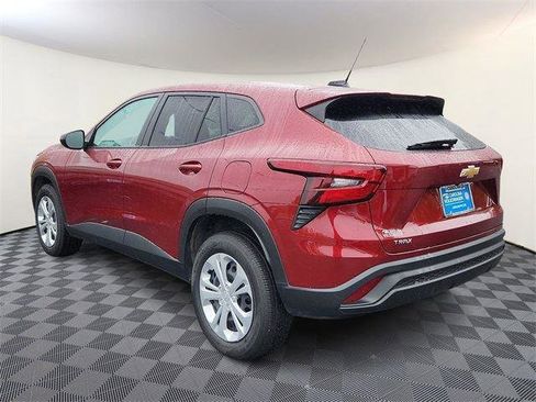 Used 2025 Chevrolet Trax LS image 5