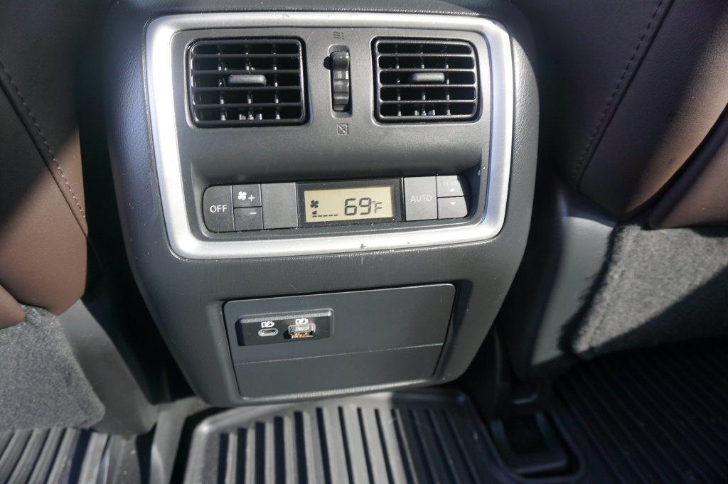 Used 2020 INFINITI QX60 Luxe w/ Essential Package FWD image 16